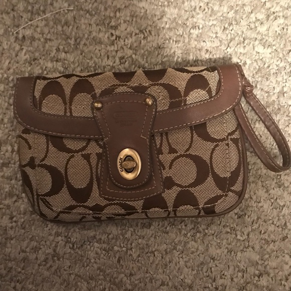 Handbags - Wristlet
